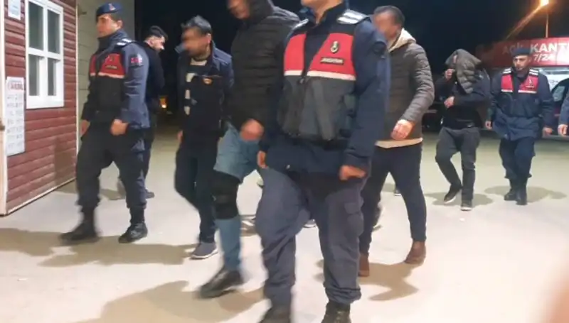 : Tutuklama Fırtınası: Bağ Evinde Uyuşturucu Partisi Düzeni Ele Geçirildi