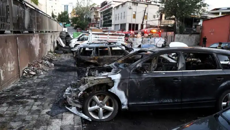 Sanayi Alanında Tamir Bekleyen Araçlar Alev Alev Yandı: Büyük Kayıplar!