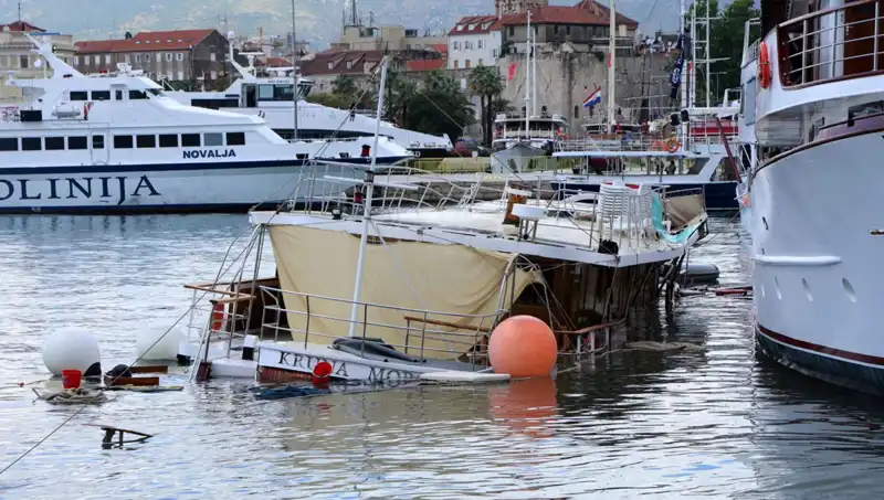 Hırvatistan’da Şiddetli Fırtına: Feribot Kazası Gemi Battı