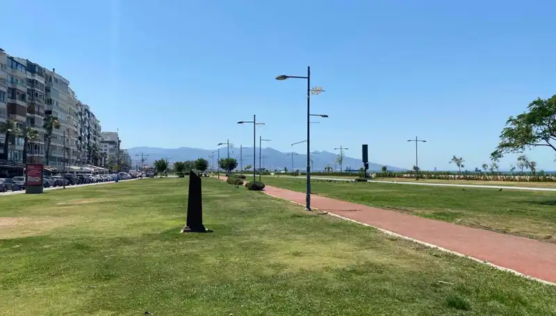 İzmir'de Sıcaklık Rekoru Kırıldı: Kordon Sahili Boş Kalınca Neler Yaşandı?