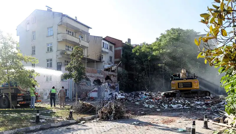 Sındırgı'da Deprem Korkusu: Artçı Sarsıntılar Peş Peşe Geliyor