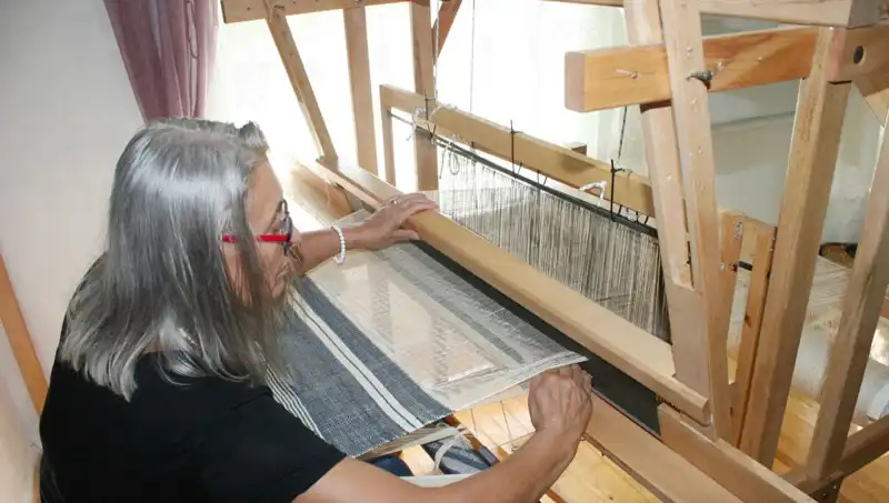 Eski Giysilerden Yenilikçi Eşyalara: İpleriyle Sanat Yaratanlar