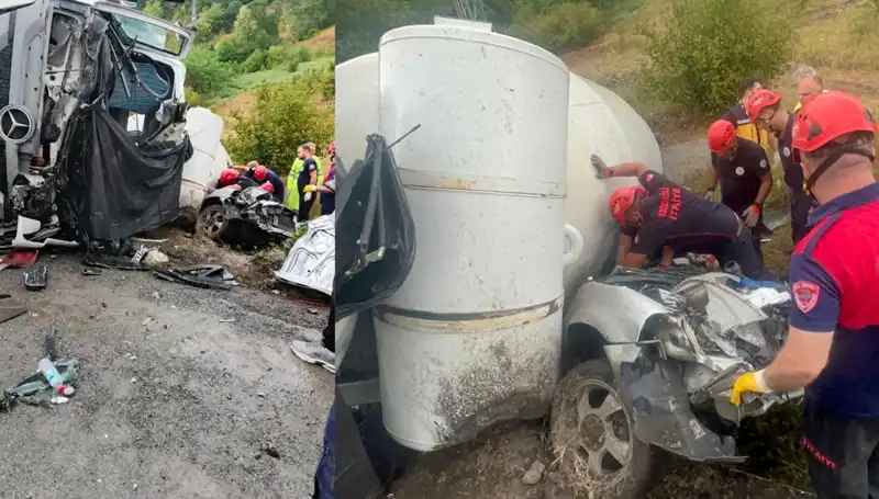 Betondan Korkutucu Kaza: Beton Mikseri Otomobilin Üzerine Devrildi!