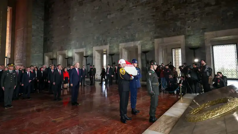 Devlet Erkanının Anıtkabir Ziyareti: Millî Birlik ve Beraberlik Mesajı