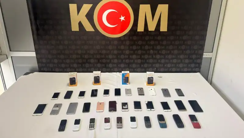 37 Kaçak Cep Telefonu Gümrükte Ele Geçirildi: Olayın Detayları