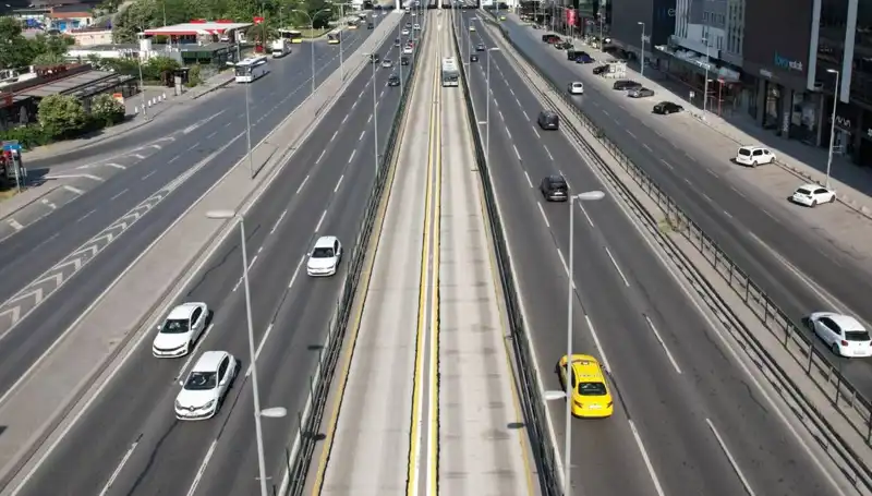 Bayramda İstanbul'da Yollar Boş Kaldı: Şehirdeki Değişen Dinamikler