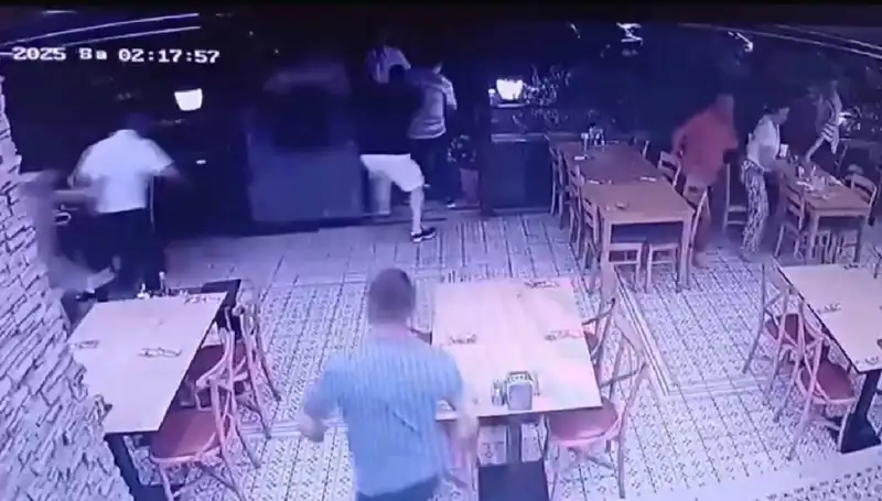 Deprem Anı Güvenlik Kamerasında: Şoke Edici Görüntüler Ortaya Çıktı!
