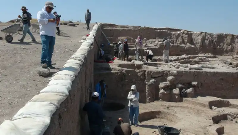 Kilis Oylum Höyük'te Yaz Sıcaklarına Rağmen Heyecan Verici Kazı Çalışmaları Devam Ediyor