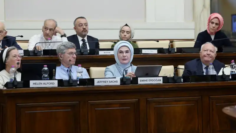 Emine Erdoğan, Vatikan'da "Dünya 5'ten Büyük" Mesajını Verdi