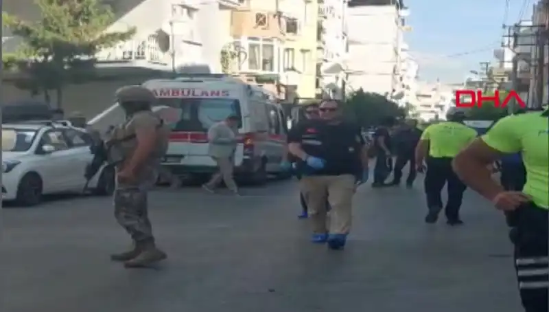 İzmir'de Karakola Silahlı Saldırı: İki Polis Şehit, Bir Yaralı Var