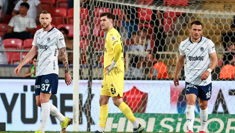 Fenerbahçe'nin Tarihinde Bir Dönüm Noktası: Darmadağın Olmuş Bir Sezon