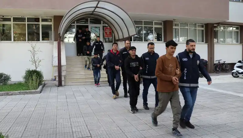 Türkiye'nin İki İlinde 21 Düzensiz Göçmen Yakalandı: Ayrıntılar Açıklandı