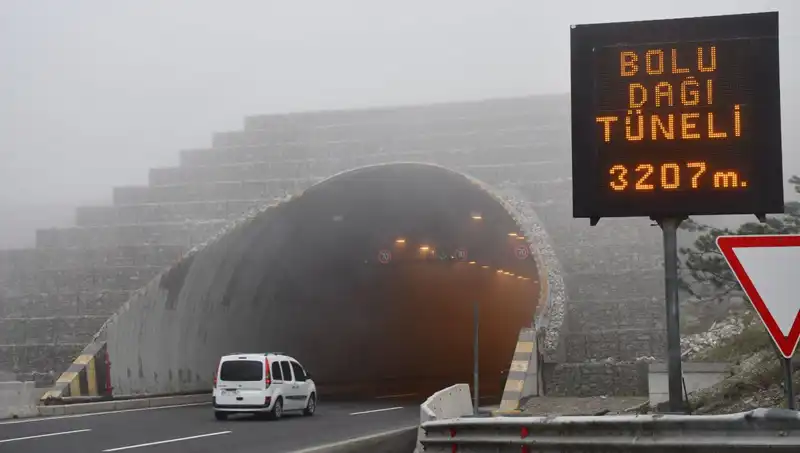 Bolu Dağı'ndaki Sis, Trafik Güvenliğini Tehdit Ediyor