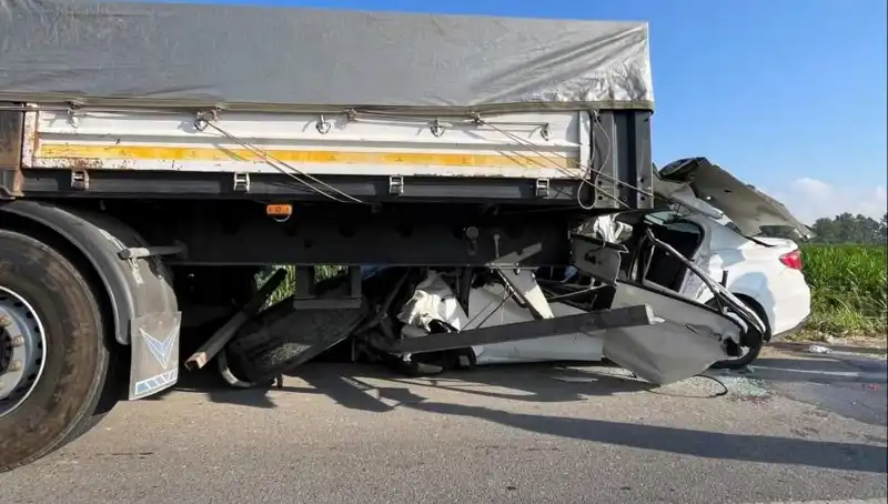 Sakarya'da Feci Kaza: 1 Kişi Hayatını Kaybetti, Gözü Yaşlı Aile