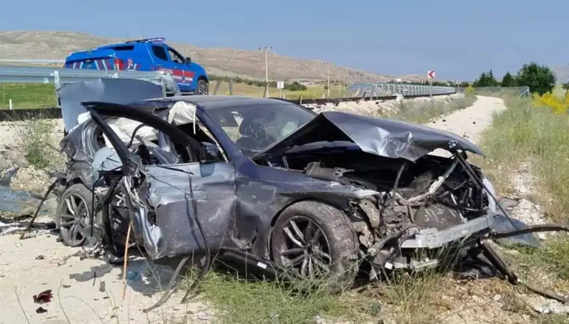 Sivas'ta İki Ayrı Trafik Kazası: Yaralı Sayısı 9'a Ulaştı