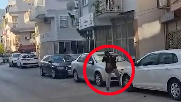 İzmir'de Şoke Eden Olay: Saldırganla Çatışan Güvenlik Güçleri