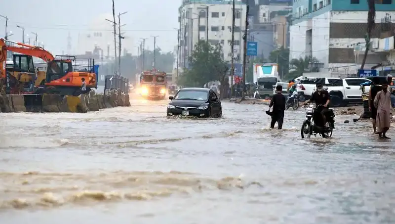 Pakistan'daki Muson Yağmurları Felaketi: 785 Can Aldı, Hayat Durma Noktasında