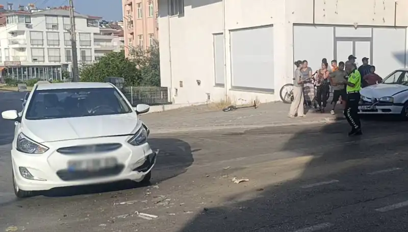 Antalya'da İki Otomobil Çarpıştı: Kaza Anının Detayları ve Sonrası