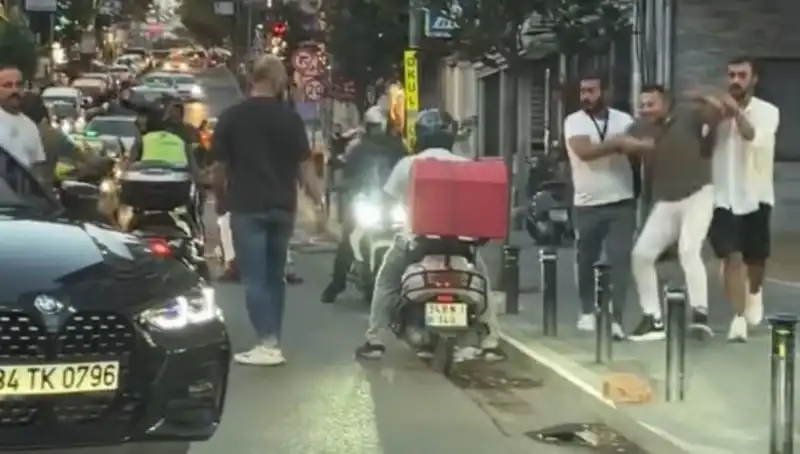 Nişantaşı’nda Yol Verme Kavgasında Sopalı Şiddet Olayı Gerçekleşti