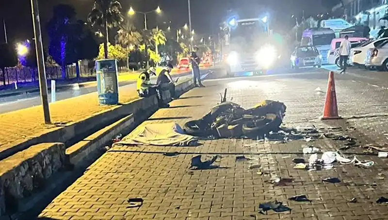 Alanya'da Motosiklet Kazası: Yaralılar Hastaneye Kaldırıldı