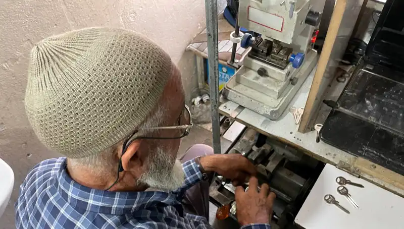 28 Yılda 4 Metrekarelik Dükkana Sığdırdığı Hayaller: Burası Saray Gibi