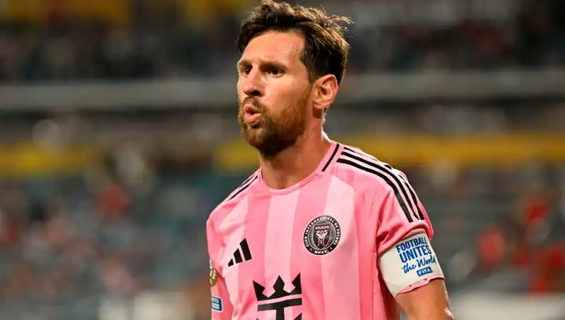 Messi'nin Beraberlikle Başladığı Maçta Son Dakikada Direkten Dönen Şut