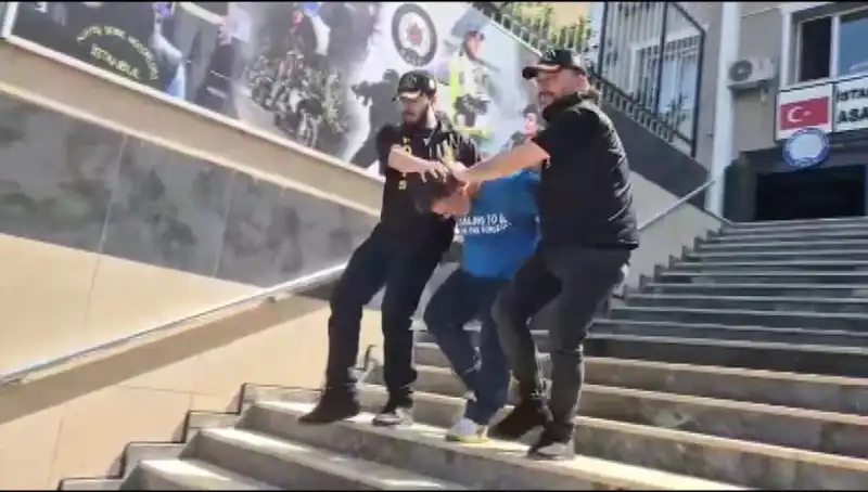 Ümraniye'de 600 Bin Liralık Gasp: Kadınlar Kandırıldı, Çetenin Peşine Düşüldü