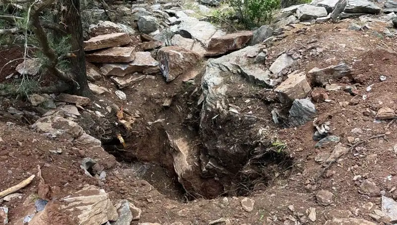 Eski Vali ve Emekli Albay Define Ararken Yakalandı: Olayın Ardındaki Gizem