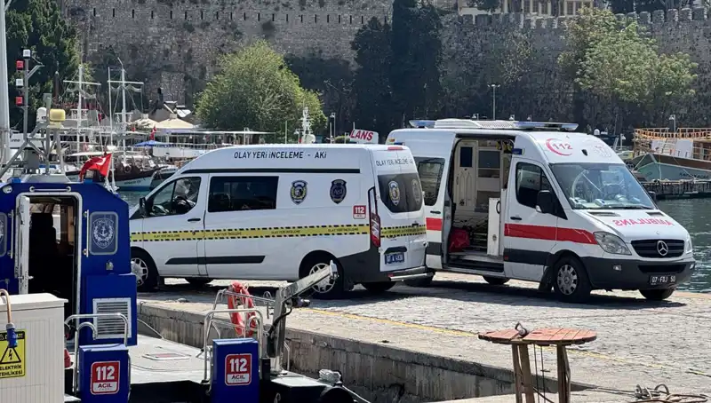 Antalya Kumsalında Gizemli Bulgu: Denizde Erkek Cesedi Keşfedildi