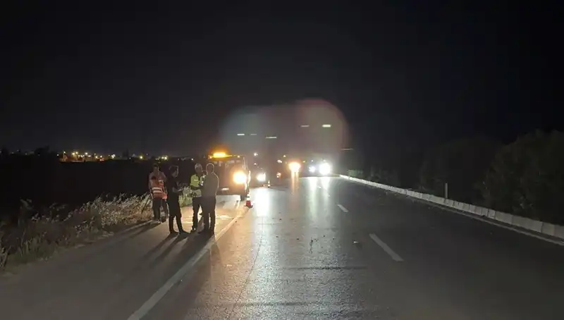 Adana'da Üç Araçlık Zincirleme Trafik Kazası: Yolda Korku Dolu Anlar