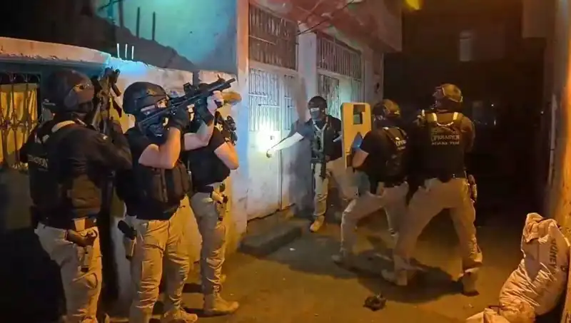 İstanbul'da DAEŞ'e Yönelik Büyük Operasyon: 18 Kişi Gözaltında