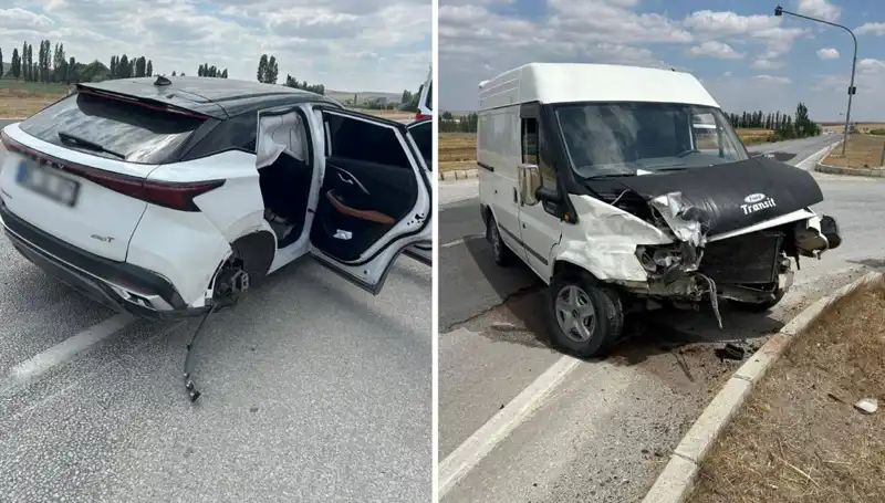 Çorum'da Korkutan Trafik Kazası: İki Araç Kafa Kafaya Çarpıştı