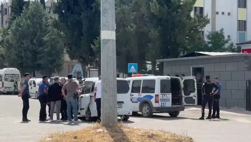 Adliye Önünde İki Aile Arasında Arbede: 5 Yaralı, 7 Gözaltı!