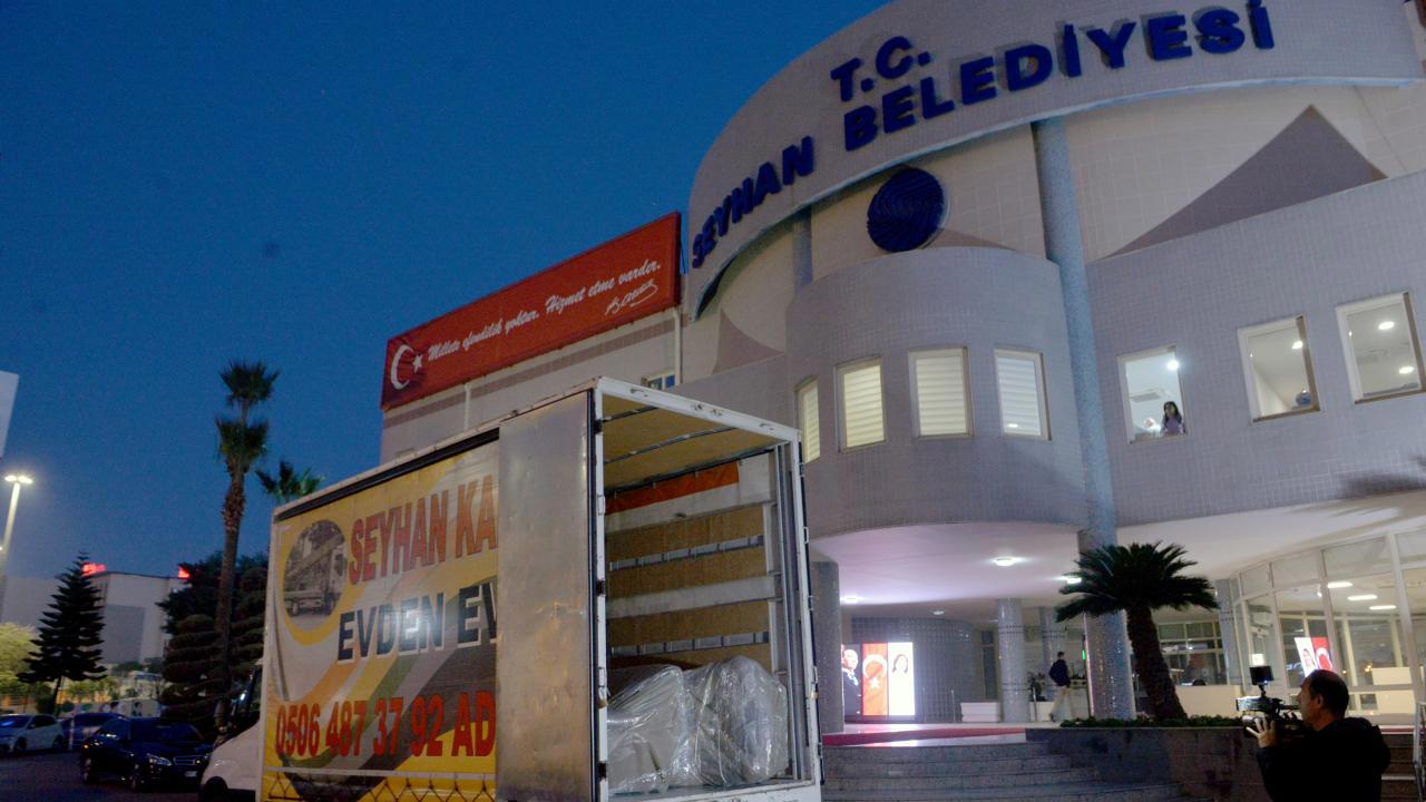 Seyhan Belediyesine Haciz Kararı Geldi